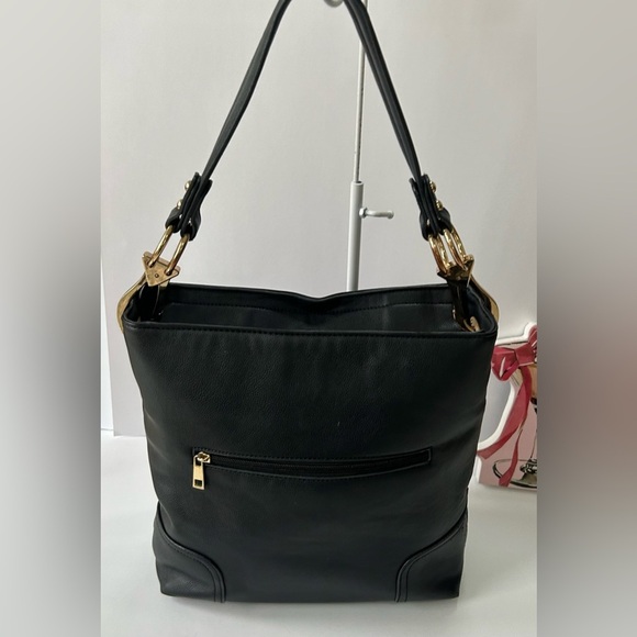 Elegant Black Faux Leather Shoulder Bag - Picture 11 of 13